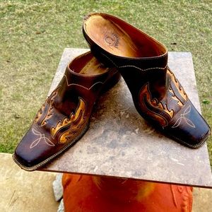 Charlie 1 Horse Women’s Flame Mules 9.5